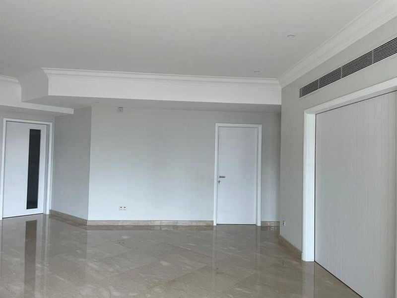 SEVEN HOLT ROAD 8