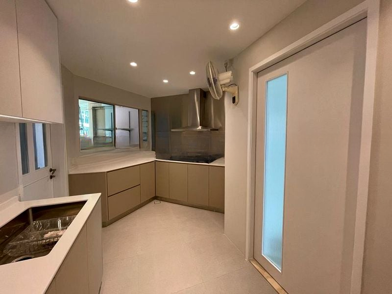 SEVEN HOLT ROAD 4