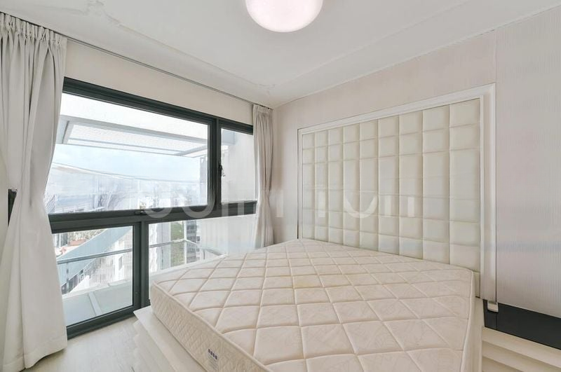 THE LAKEFRONT RESIDENCES 13