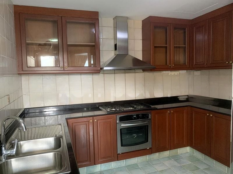 SEVEN HOLT ROAD 3