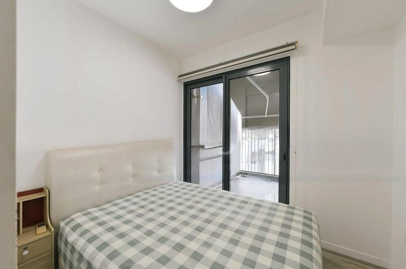 THE LAKEFRONT RESIDENCES 15