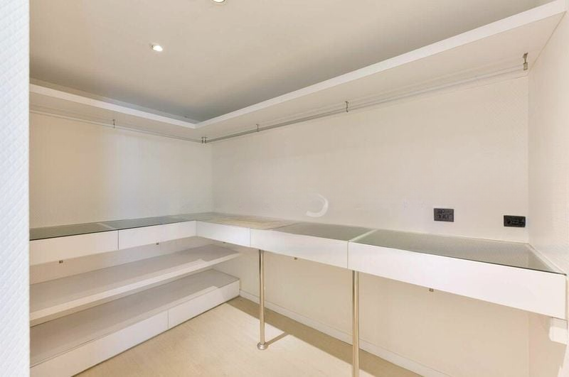 THE LAKEFRONT RESIDENCES 13