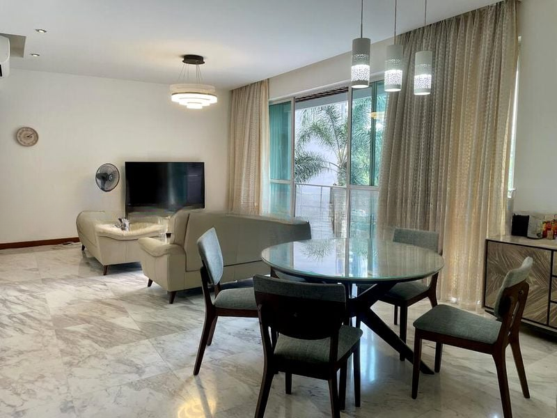 BELMOND GREEN 11
