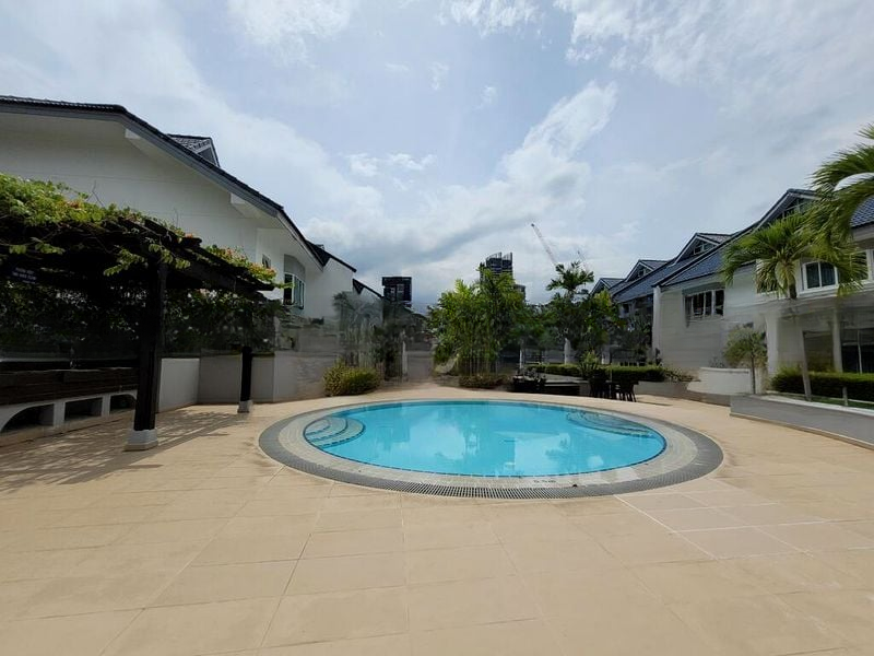THE COMPASS AT CHANCERY 7
