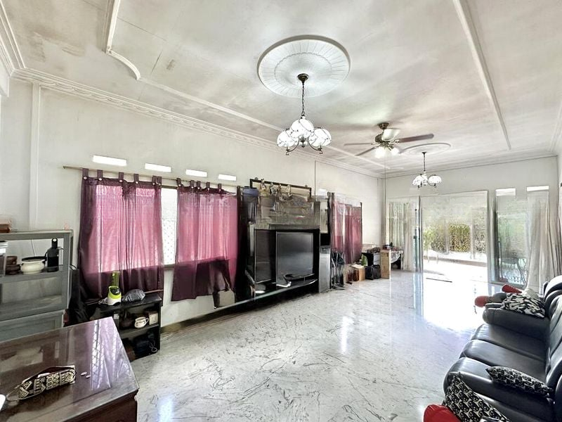 THE WATERGARDENS AT CANBERRA 2