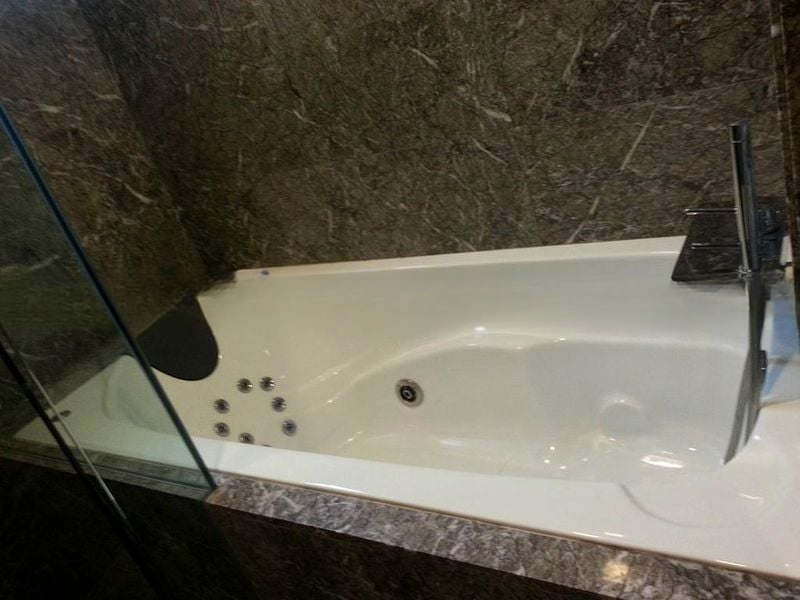 SUITES @ CAIRNHILL 10