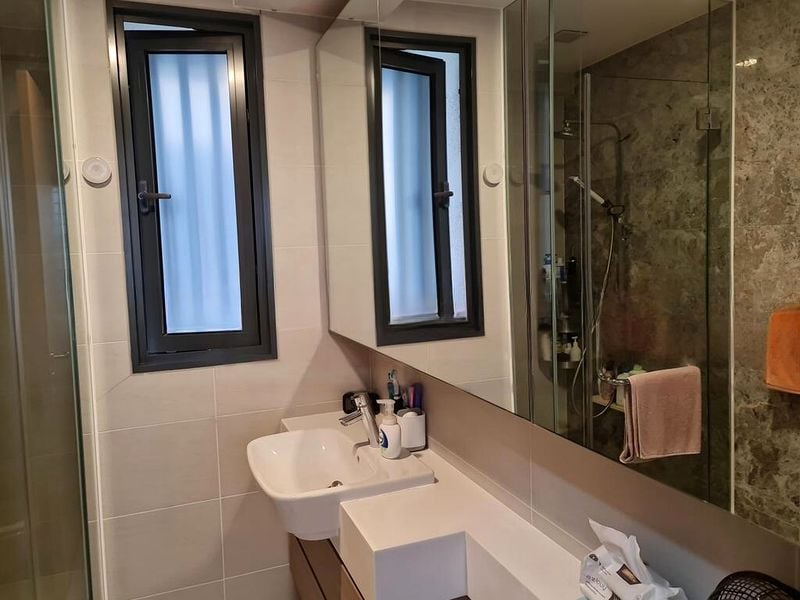 THE LAKEFRONT RESIDENCES 4