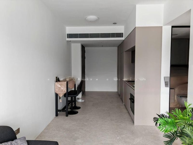 PARK EAST 12