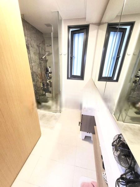 THE LAKEFRONT RESIDENCES 7