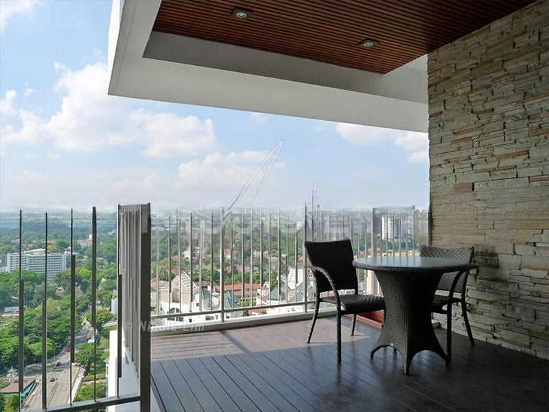 THE METROPOLITAN CONDOMINIUM 11