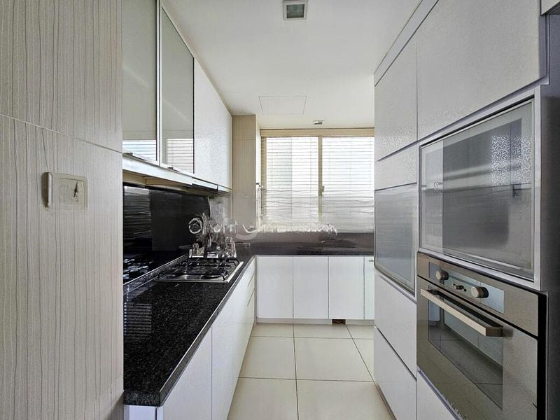 THE METROPOLITAN CONDOMINIUM 7