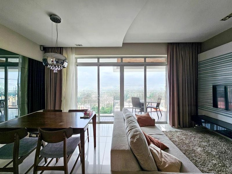 THE METROPOLITAN CONDOMINIUM 10