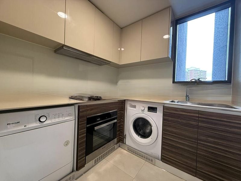 COMMONWEALTH TOWERS 8