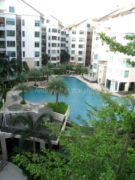 THE BERTH BY THE COVE 12