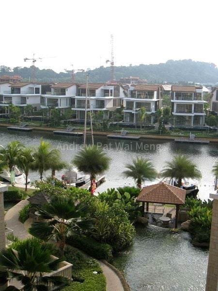 THE BERTH BY THE COVE 13