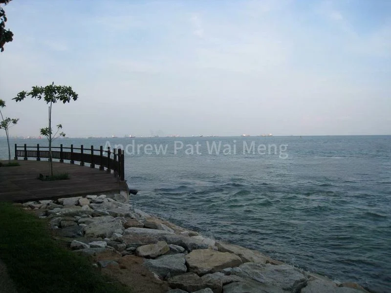 THE BERTH BY THE COVE 14