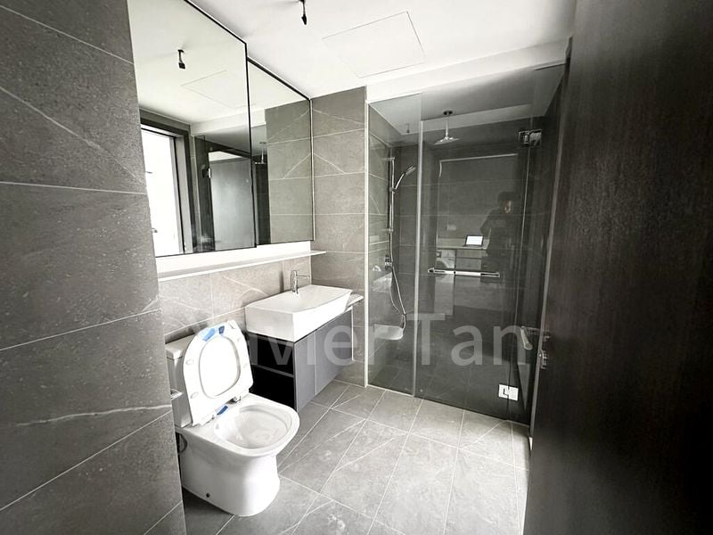 RIVERFRONT RESIDENCES 5