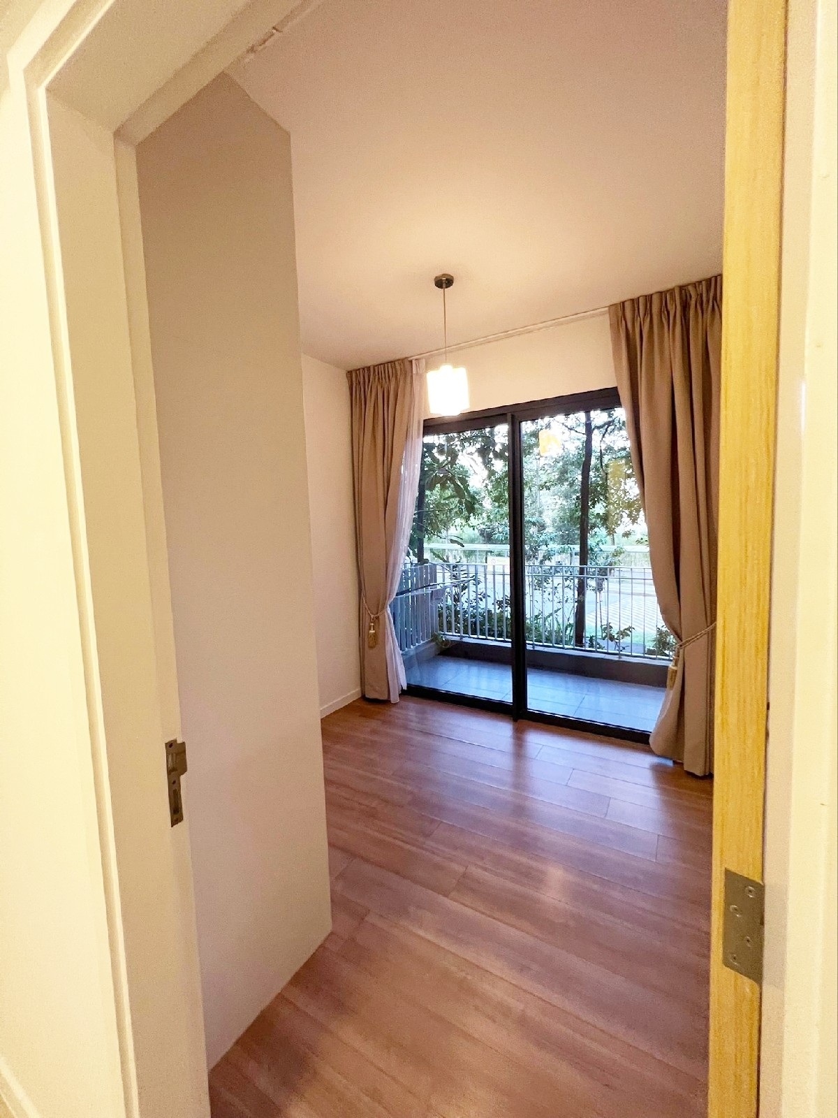 THE LAKEFRONT RESIDENCES 12