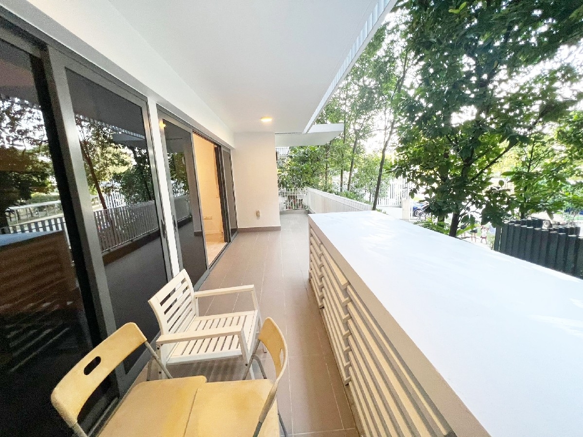 THE LAKEFRONT RESIDENCES 13