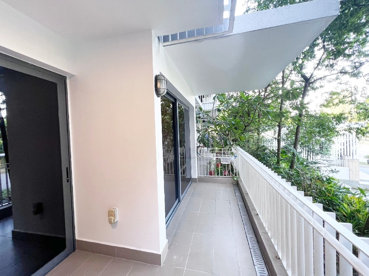 THE LAKEFRONT RESIDENCES 14