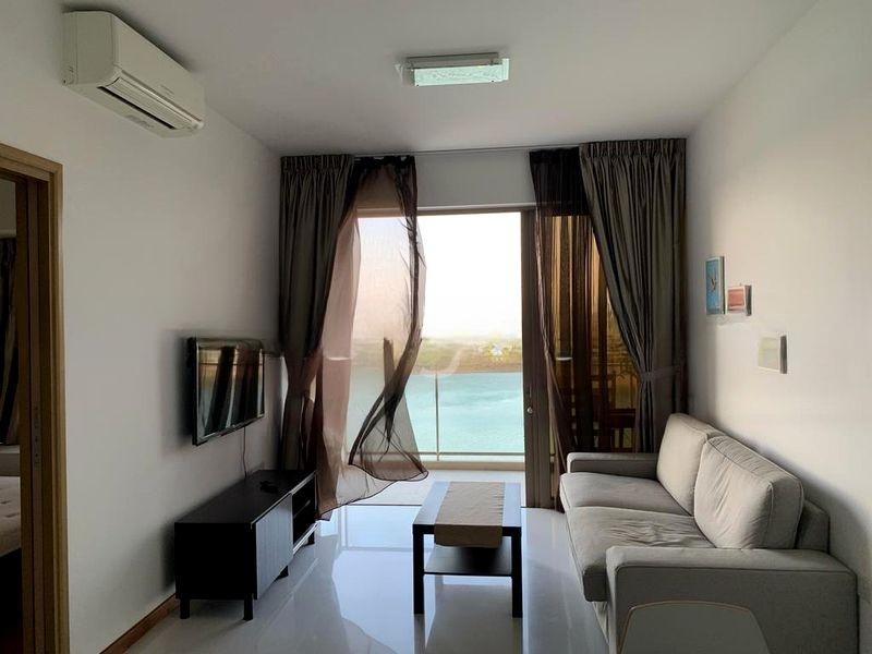 WATERFRONT GOLD 9