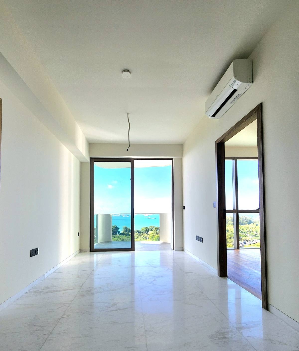 COASTLINE RESIDENCES 4