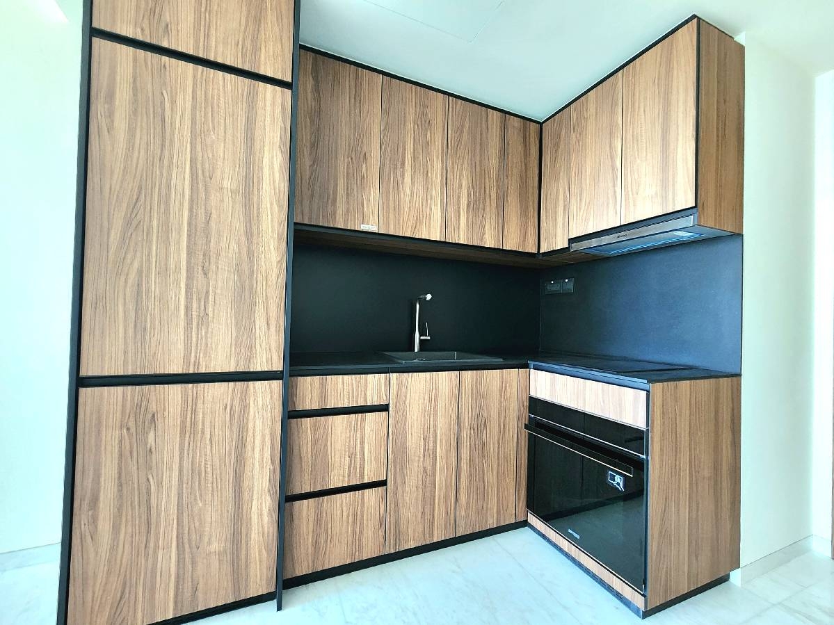 COASTLINE RESIDENCES 5