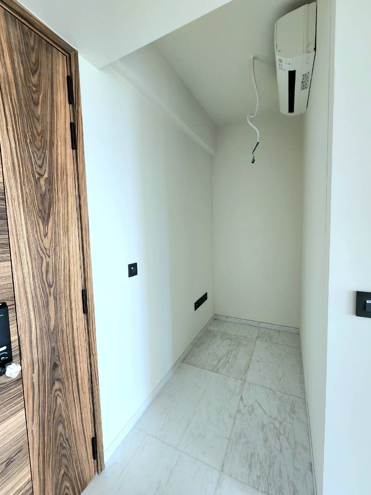 COASTLINE RESIDENCES 8