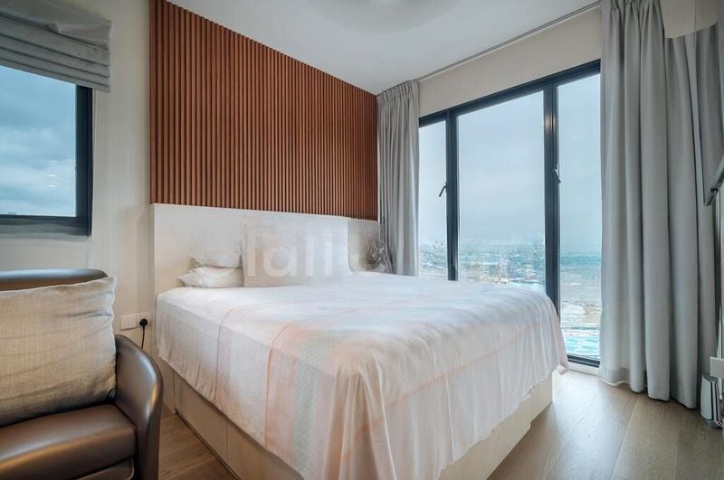 AVENUE SOUTH RESIDENCE 8