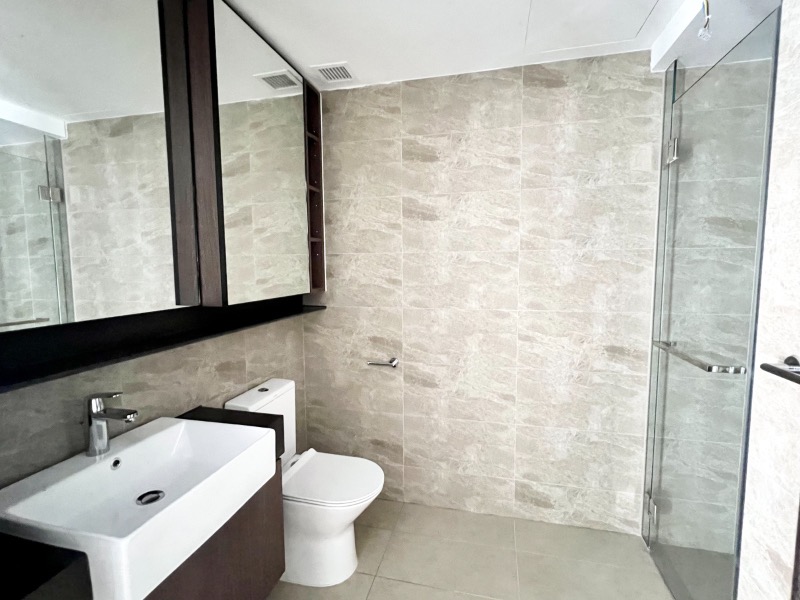 RIVERFRONT RESIDENCES 5