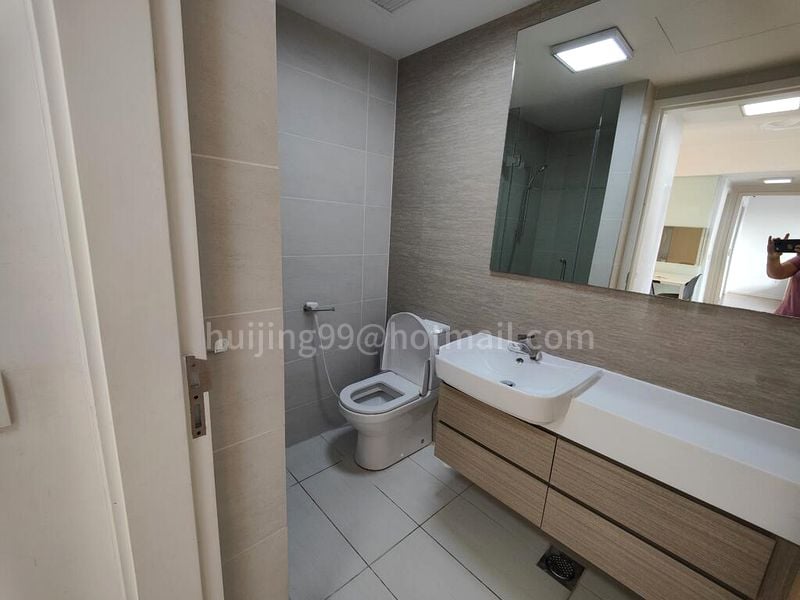 THE LAKEFRONT RESIDENCES 15