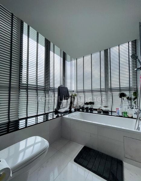 SIGNATURE AT LEWIS 5