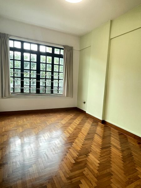 PARK EAST 8