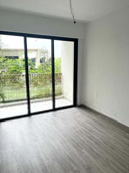 RIVERFRONT RESIDENCES 5