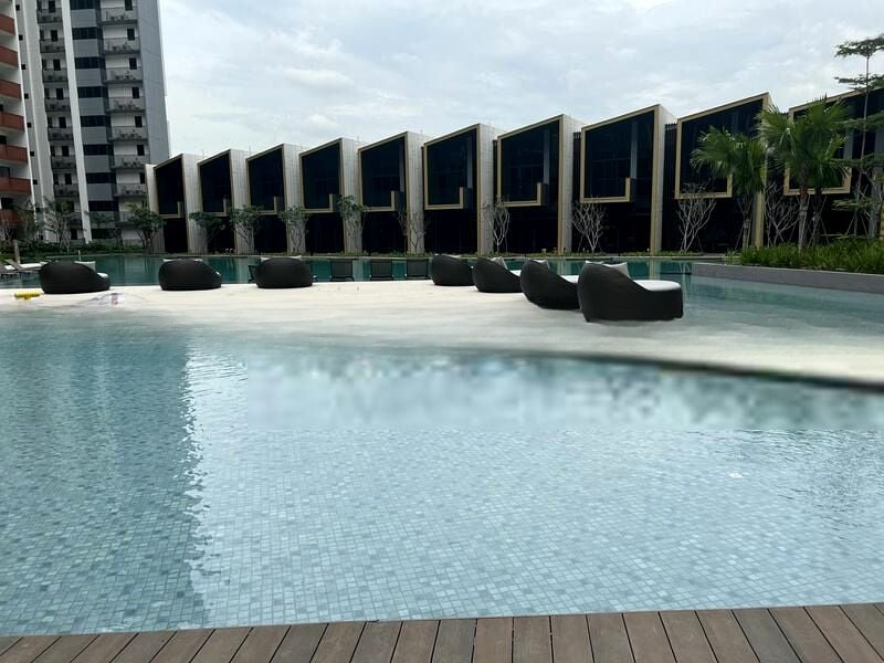 RIVERFRONT RESIDENCES 14