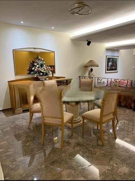 CRYSTAL COURT 8
