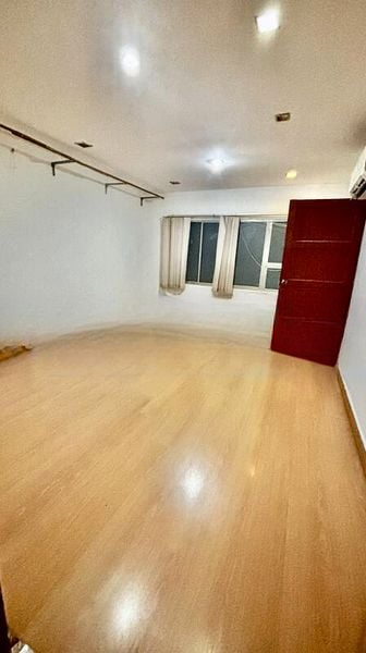 KEMBANGAN COURT 4