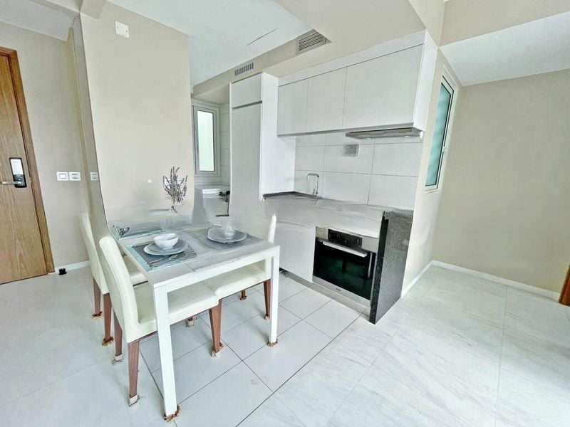 SUITES AT ORCHARD 6