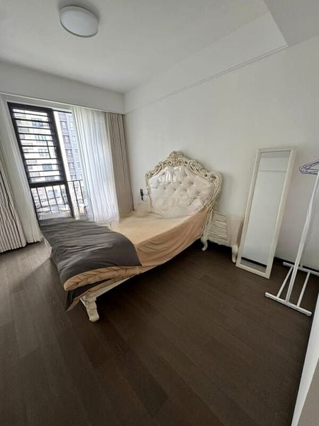 THE ESPARIS 1