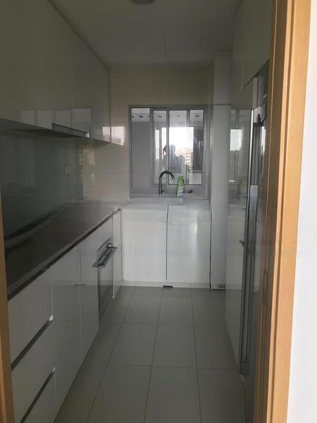 THE LAKEFRONT RESIDENCES 6