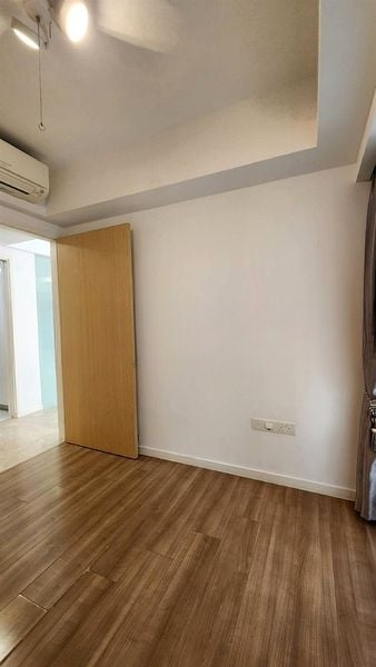 THE LAKEFRONT RESIDENCES 4