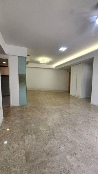 THE LAKEFRONT RESIDENCES 6