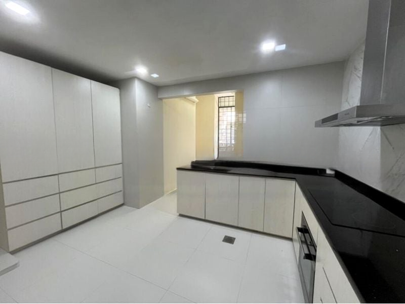 GOLD COAST CONDOMINIUM 8