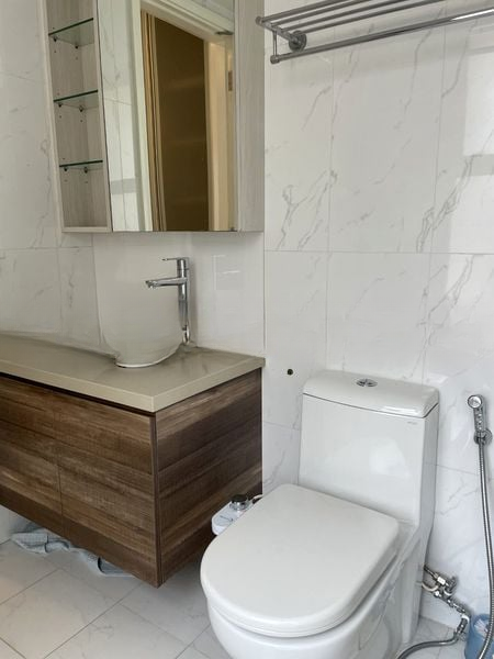 BLOSSOMS @ WOODLEIGH 6