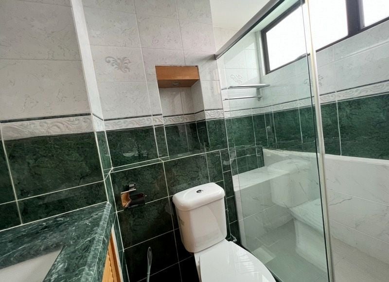 KENSINGTON PARK CONDOMINIUM 8