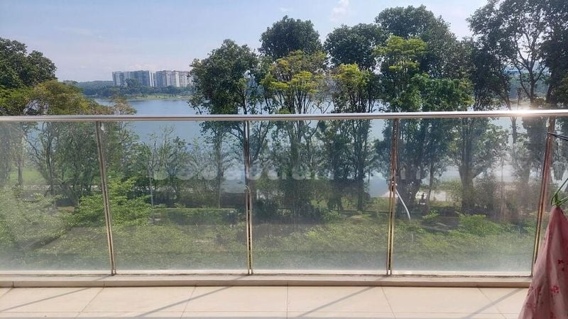 WATERFRONT ISLE 7