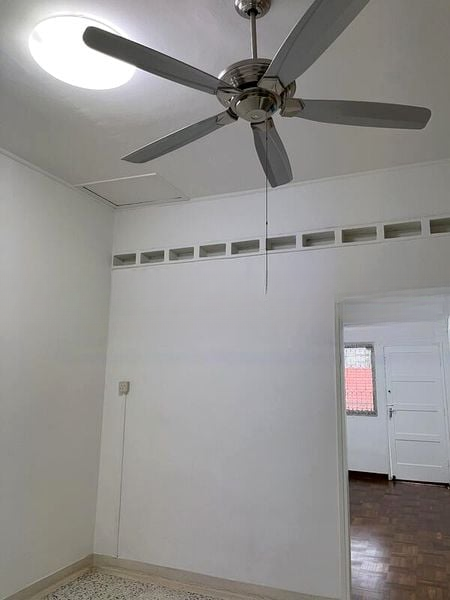 SIMON PLAZA 12