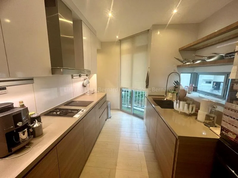 COASTLINE RESIDENCES 8