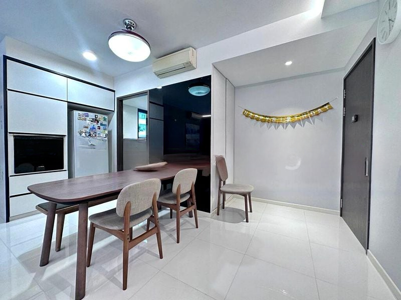 RIVERPARC RESIDENCE 10