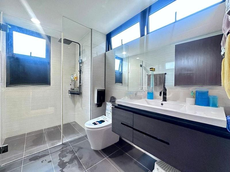RIVERPARC RESIDENCE 7
